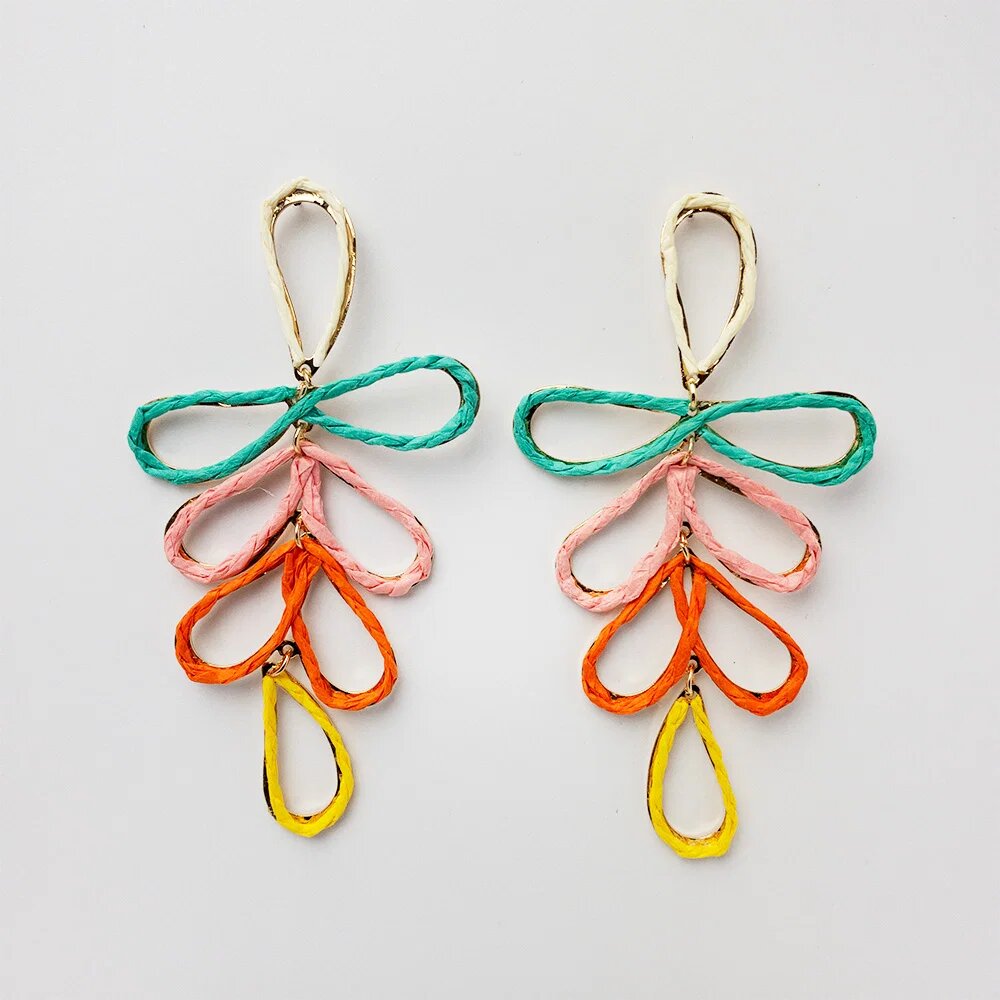 Shopika Cercei lungi si flexibili din metal auriu si celuloza in nuante multicolore