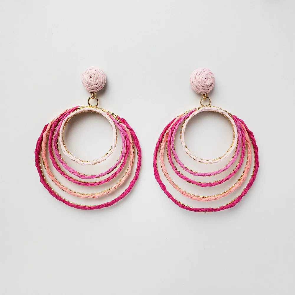 Shopika Cercei metalici aurii cu cinci cercuri in nuante de roz si fucsia