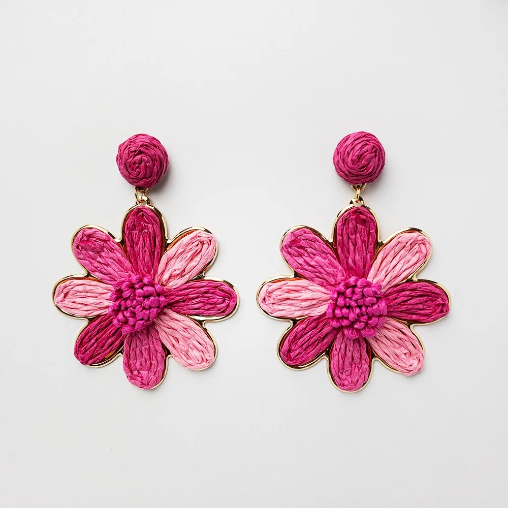 Shopika Cercei metalici aurii floare cu petale in nuante de roz si fucsia