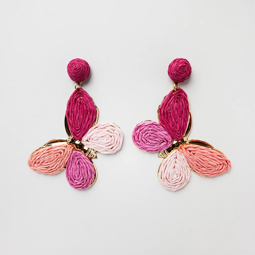 Shopika Cercei metalici aurii fluture cu aripi in nuante de roz si fucsia