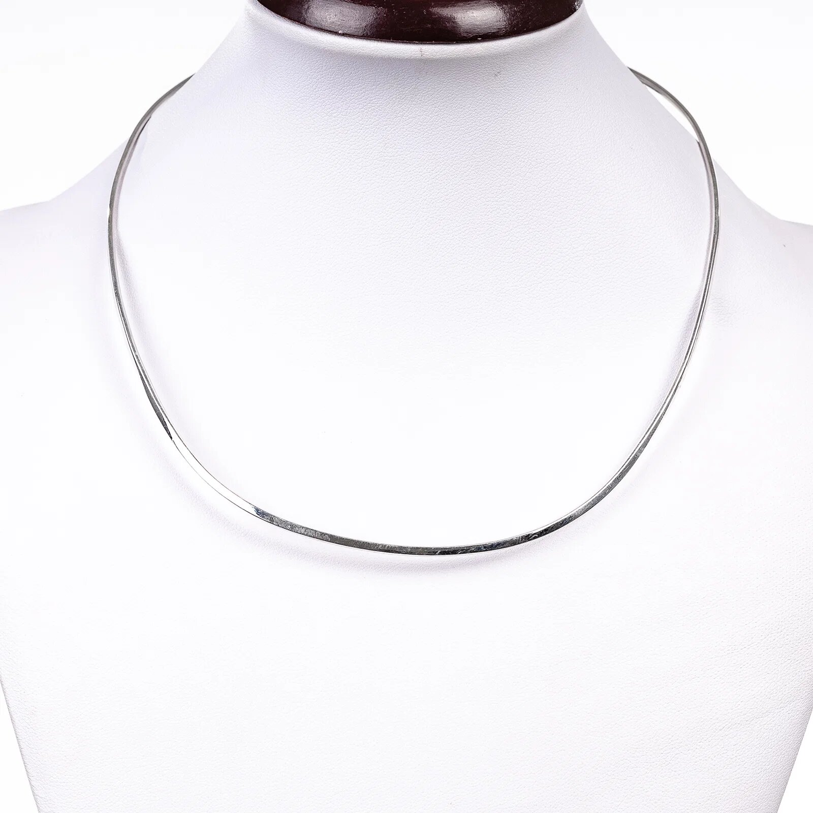 Shopika Colier rigid cu forma anatomica din argint