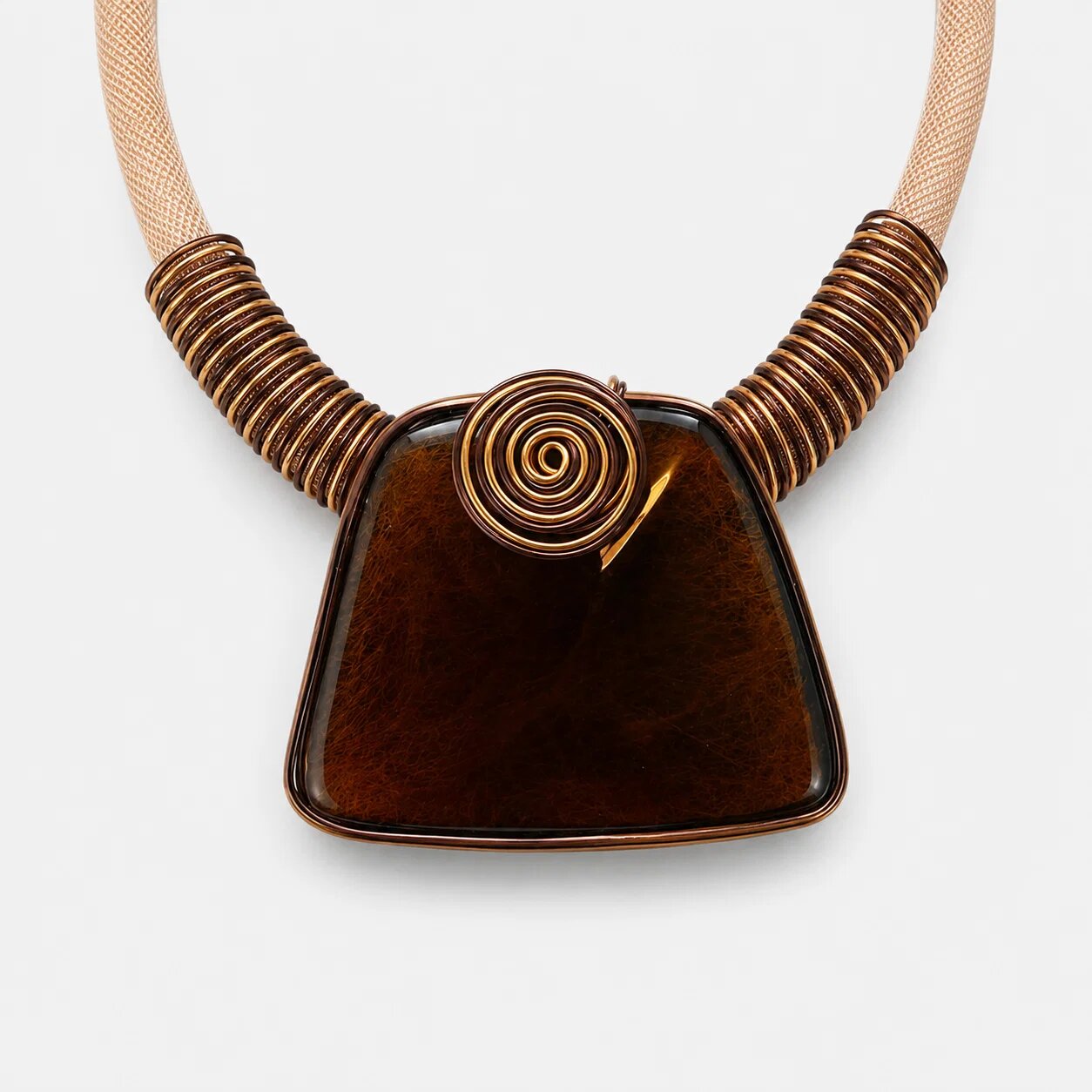 Shopika Colier statement cu pandantiv geometric din rasina maro si design multistrat metalic