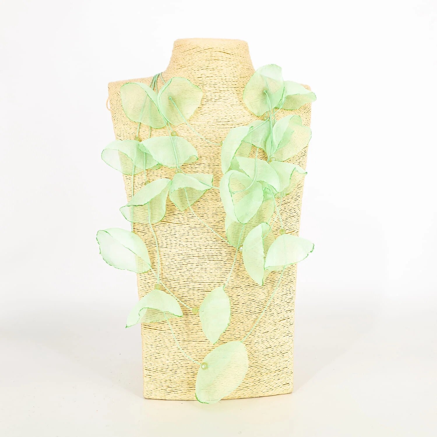Shopika Colier statement verde menta cu petale textile de mac 3D din organza - design artistic italian