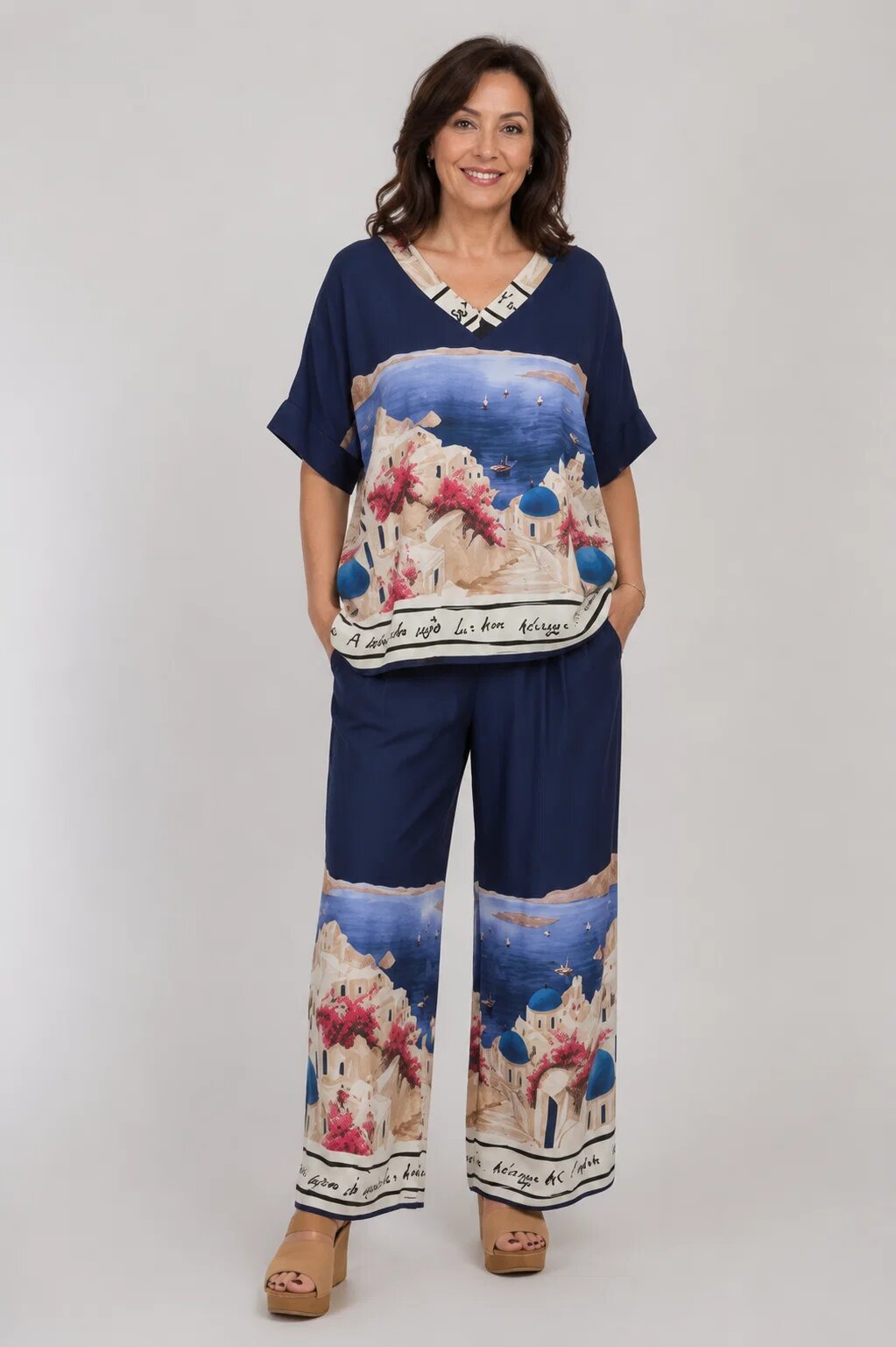 Shopika Compleu cu pantaloni din vascoza cu matase cu imprimeu Santorini pe fond bleumarin