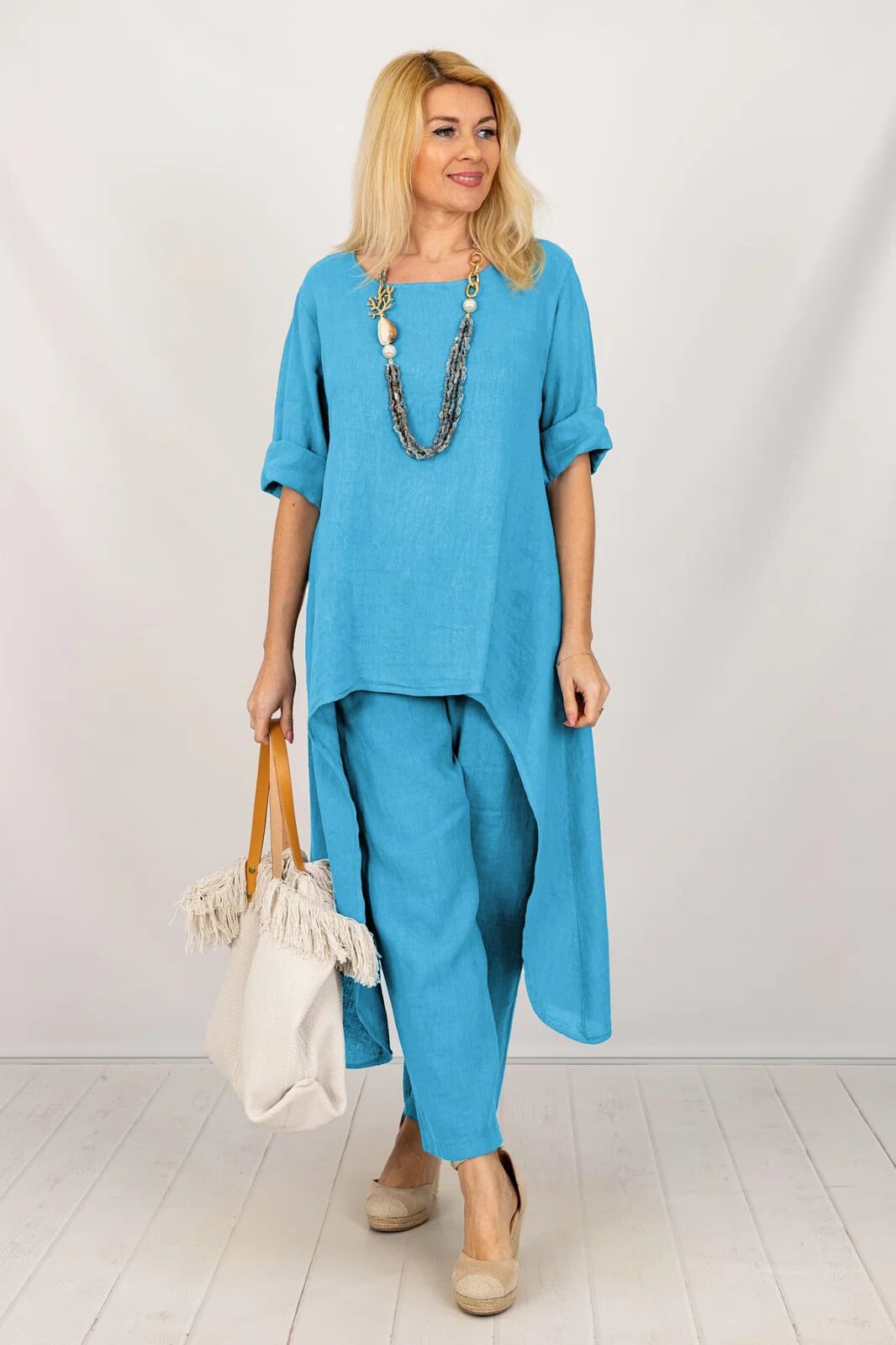 Shopika Compleu din in cu bluza tunica mai lunga in spate si pantaloni albastru azur