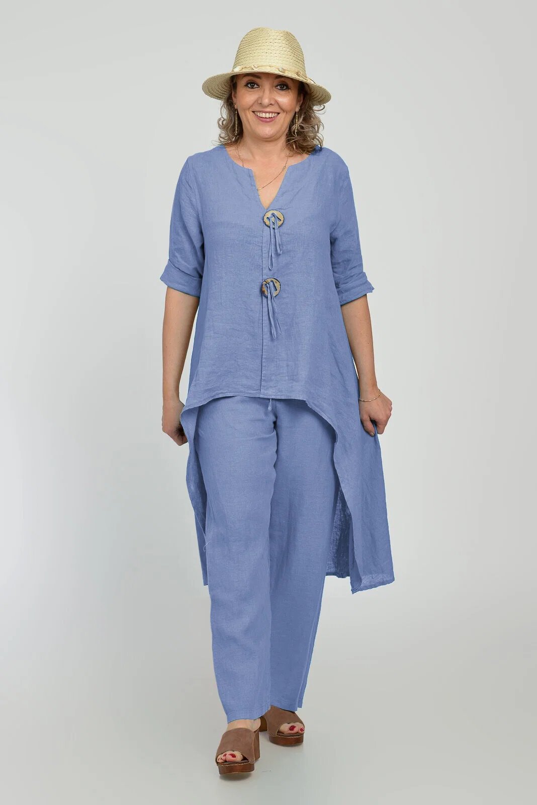 Shopika Compleu din in cu nasturi decorativi cu pantaloni si bluza tunica mai lunga in spate albastru lav