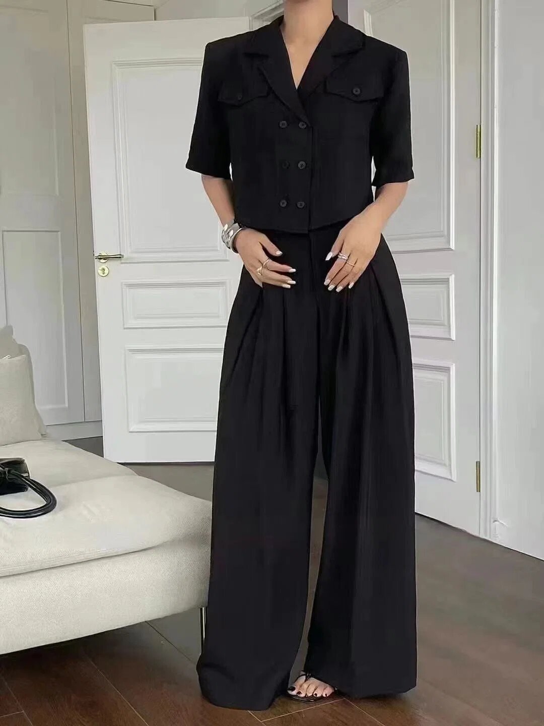 Shopika Compleu din vascoza cu bluza scurta tip sacou si pantaloni negru