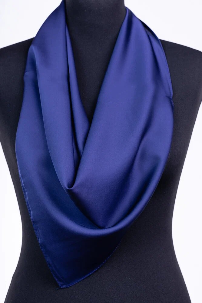 Shopika Esarfa bleumarin patrata din vascoza