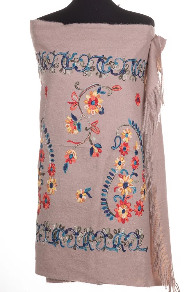 Shopika Esarfa cashmere cu model floral brodat pe fond roz prafuit