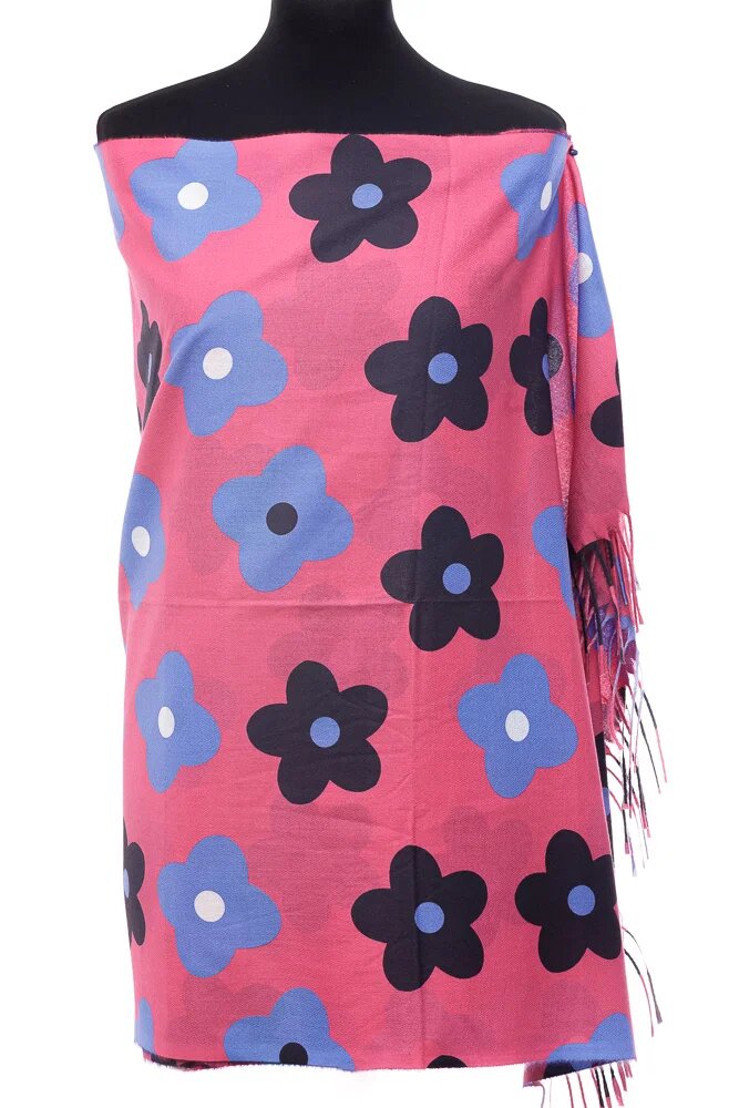 Shopika Esarfa casmir cu flori bleu si negre pe fond fucsia