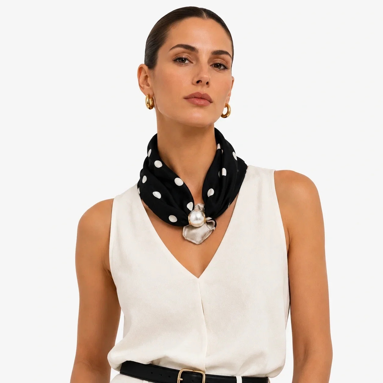 Shopika Esarfa colier satinata cu perla decorativa si inchidere magnetica neagra cu buline albe