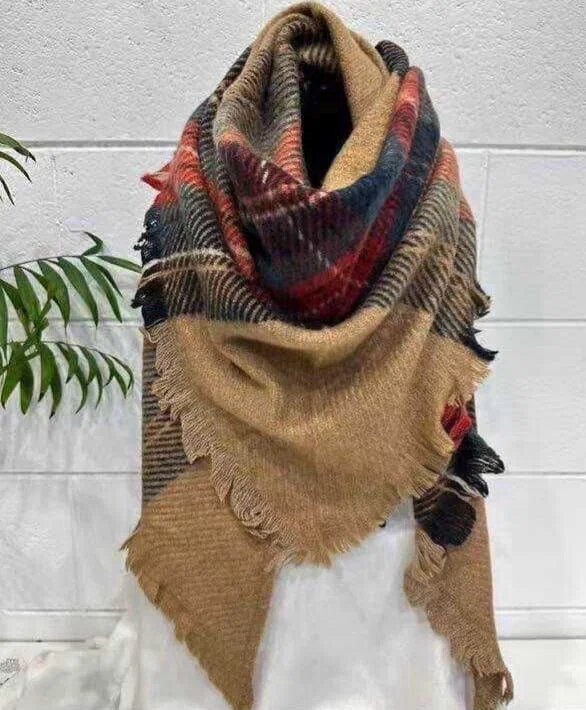 Shopika Esarfa din lana si vascoza cu imprimeu ecosez pe fond camel forma triunghiulara