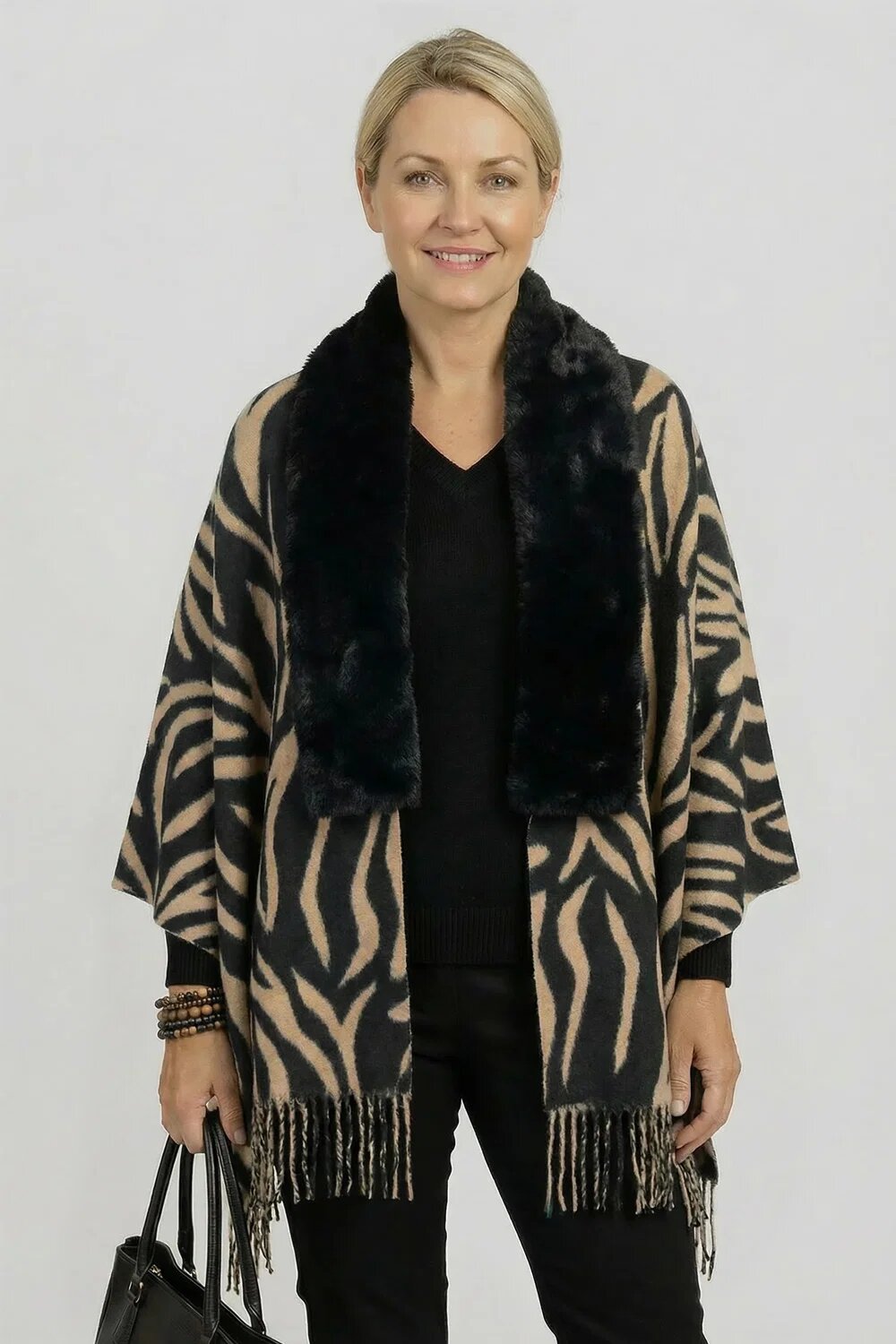 Shopika Eșarfă eleganta cu blăniță ecologică pe centru și franjuri decorativi imprimeu negru si camel