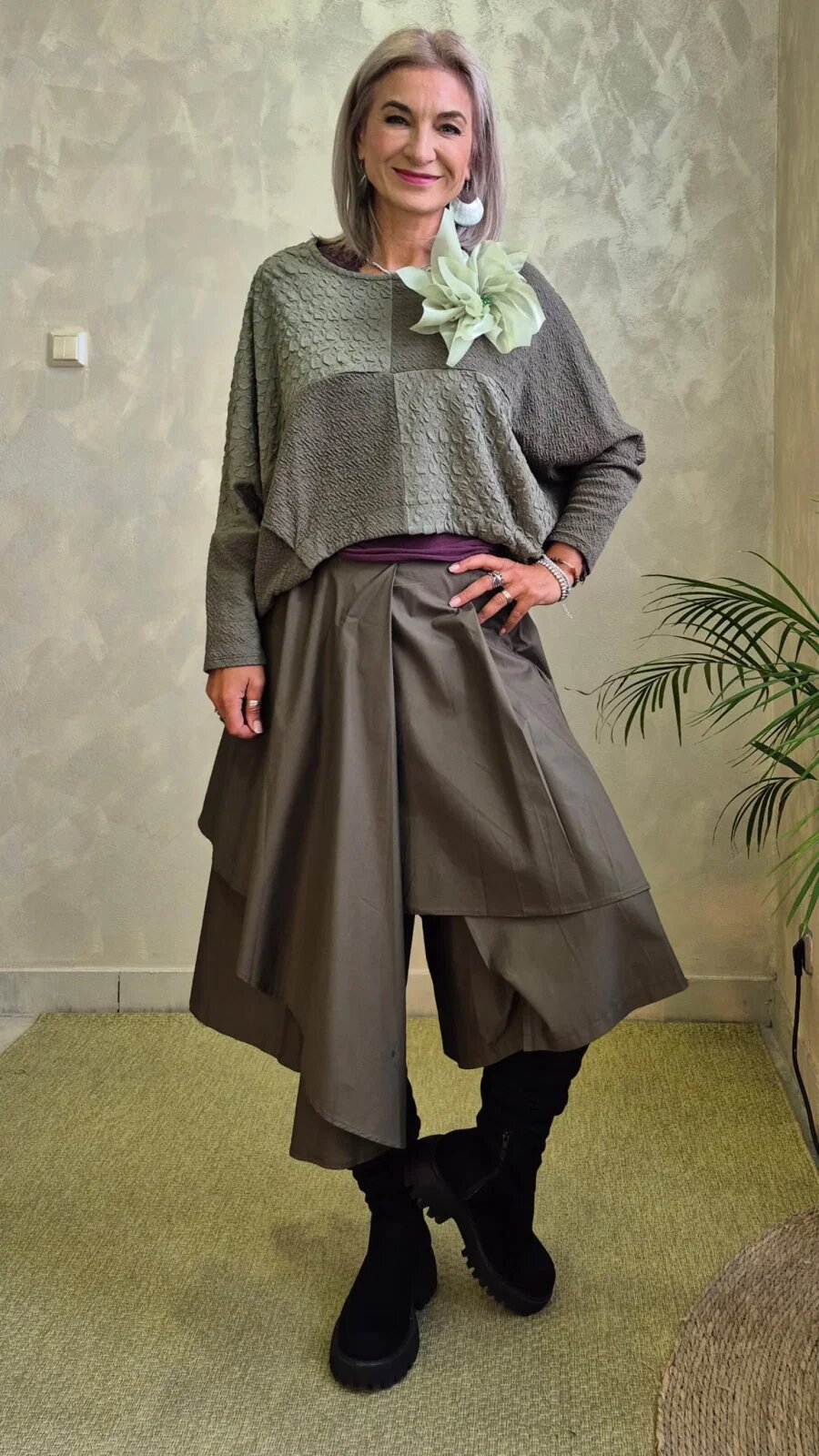 Shopika Fusta pantalon suprapusa asimetrica eleganta cu croi amplu taupe