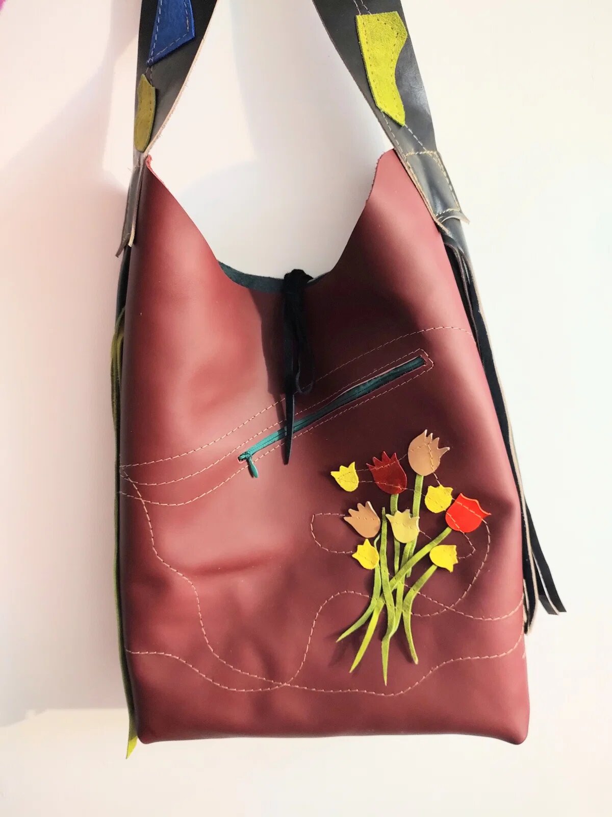 Shopika Geanta bordeaux tip sacdin piele naturala cu lalele