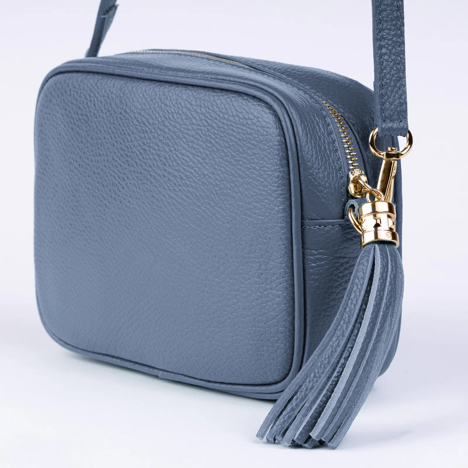 Shopika Geanta crossbody albastru jeans din piele naturala cu ciucure din piele