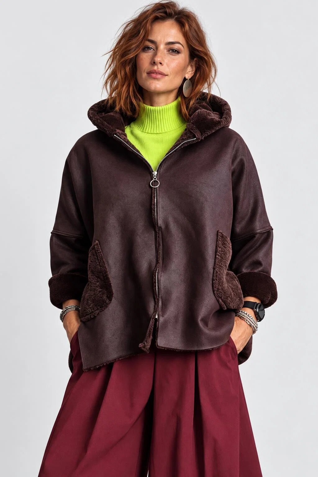 Shopika Jacheta dama oversized tip cojoc cu gluga si efect de piele intoarsa maro ciocolatiu
