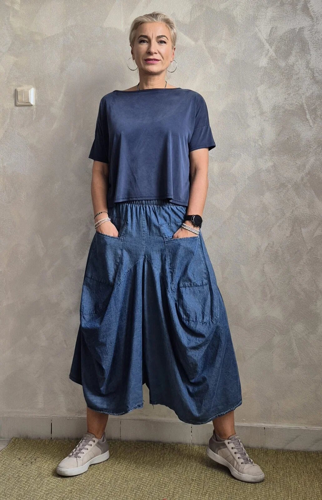 Shopika Pantaloni oversize albastru denim cu croiala ampla si buzunare