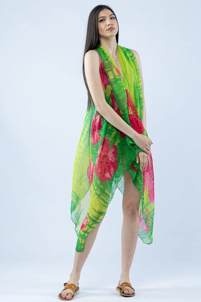 Shopika Pareo plaja din material plisat matasos si usor in nuante exotice de verde si fucsia
