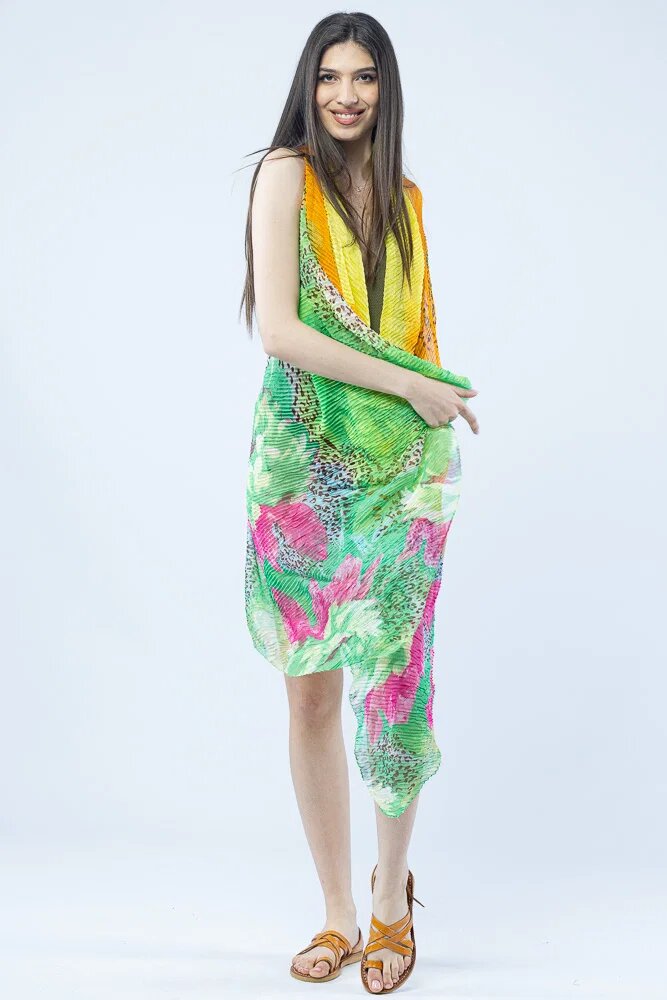 Shopika Pareo plaja din material plisat matasos si usor motive animal print verde cu galben