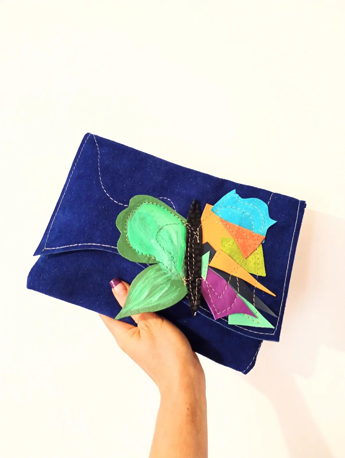 Shopika Plic albastru electric handmade din piele naturala intoarsa cu fluture multicolor