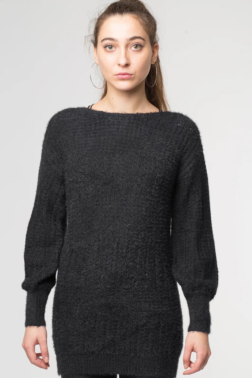 Shopika Pulover negru slylish lung cu decolteu si funde la spate