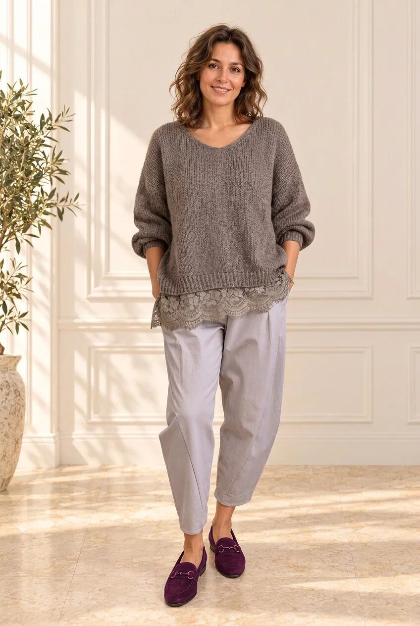 Shopika Pulover pufos bej inchis oversize cu dantela pe margini si decolteu in V
