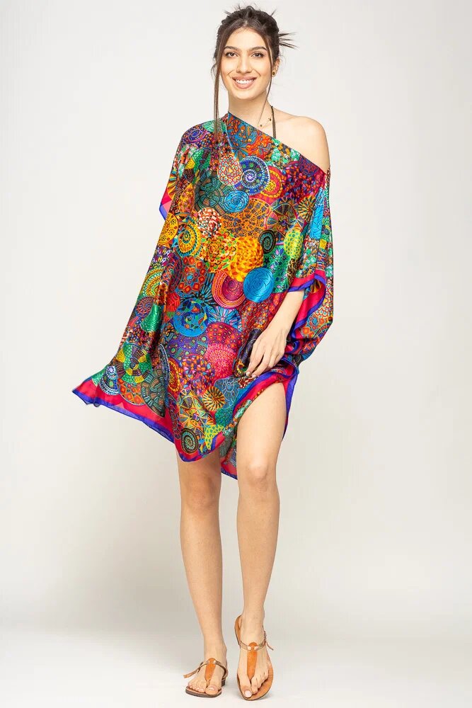 Shopika Rochie de plaja tip poncho din matase imprimat cu mandale multicolore cu albastru si bordo pe margin