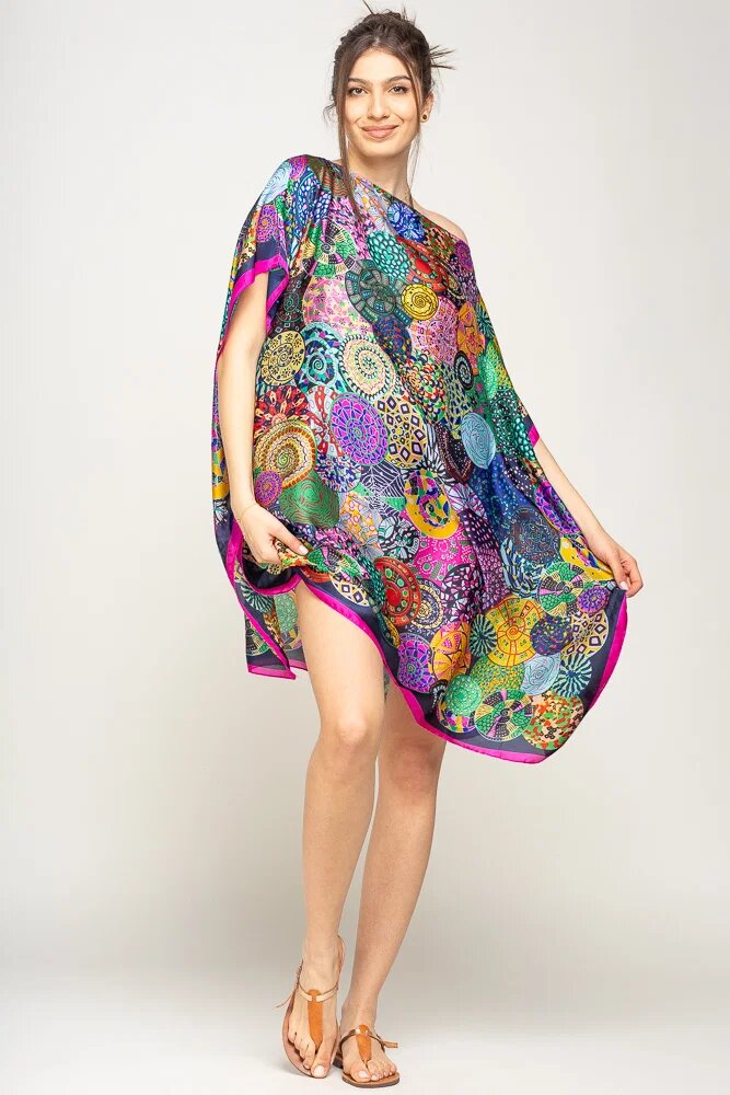Shopika Rochie de plaja tip poncho din matase imprimat cu mandale multicolore cu fucsia si bleumarin pe marg