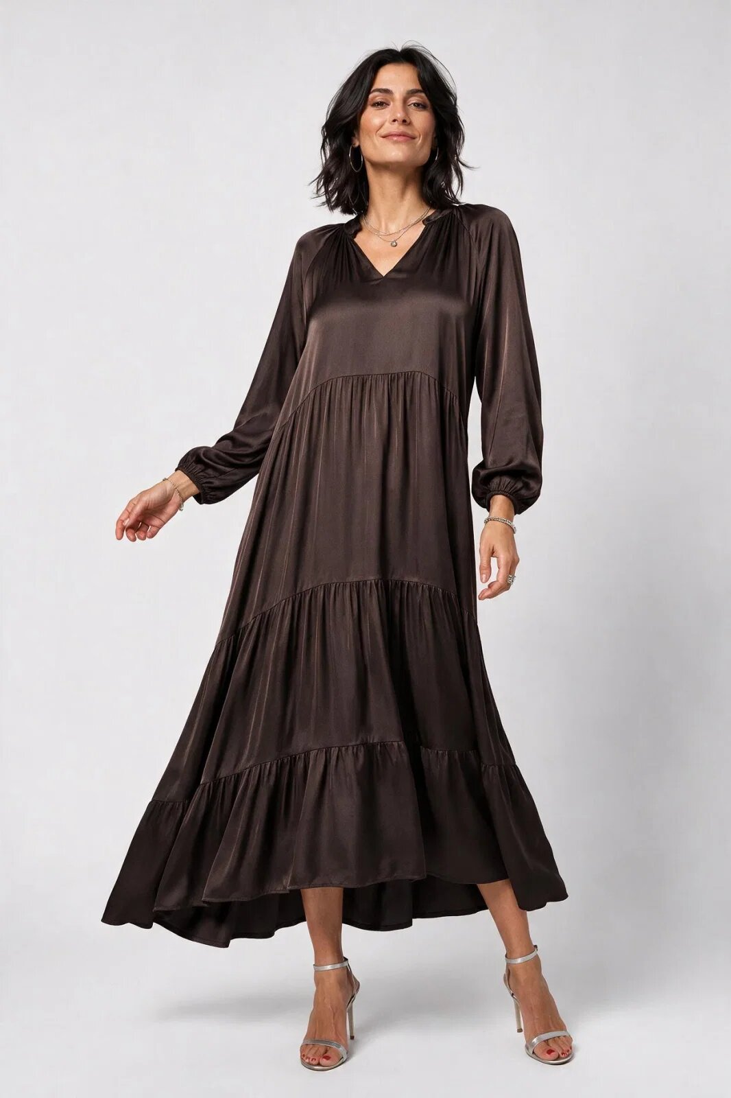 Shopika Rochie lunga din satin cu vascoza croi amplu cu volane - maro