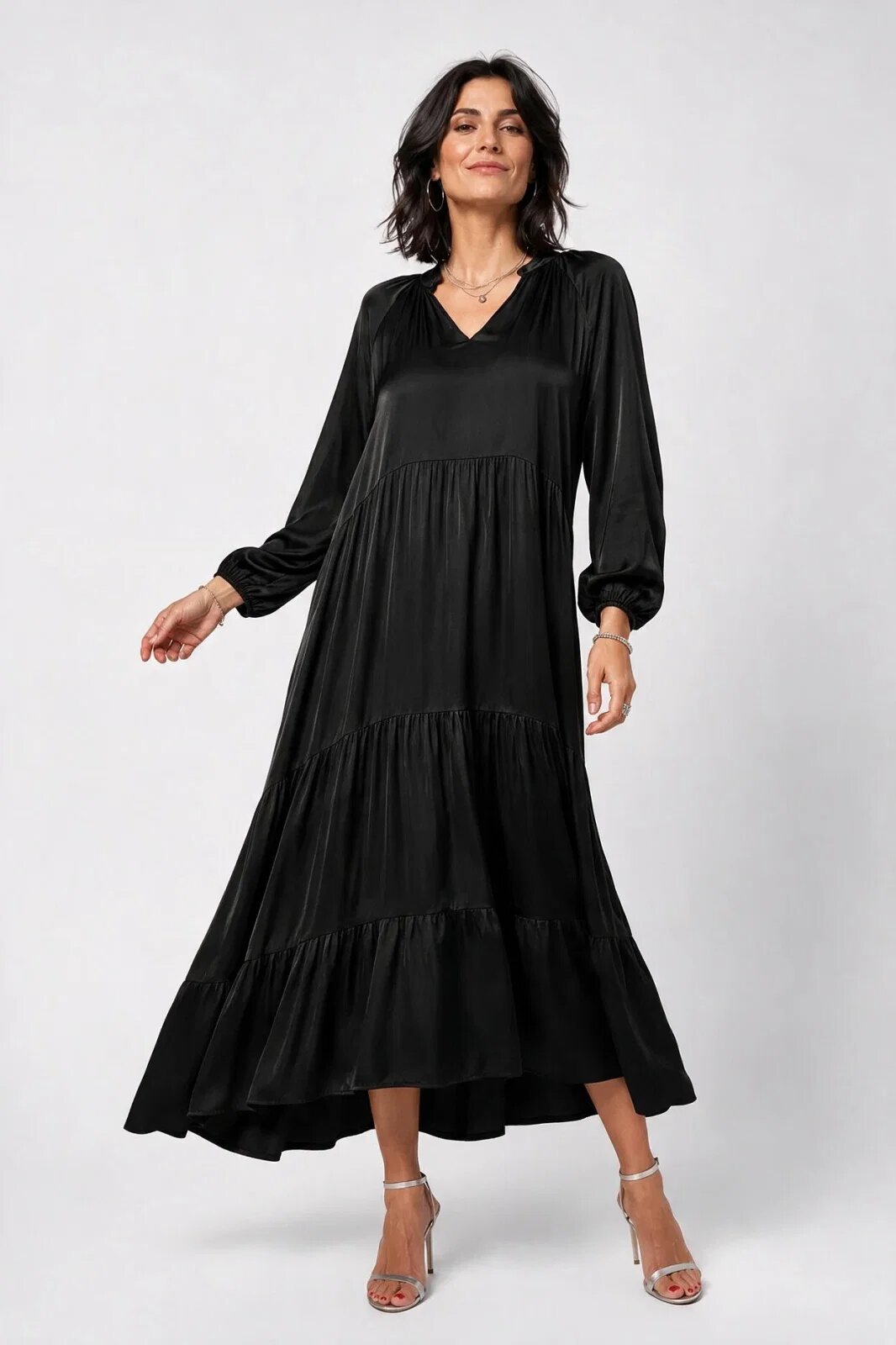 Shopika Rochie lunga din satin cu vascoza croi amplu cu volane - neagra
