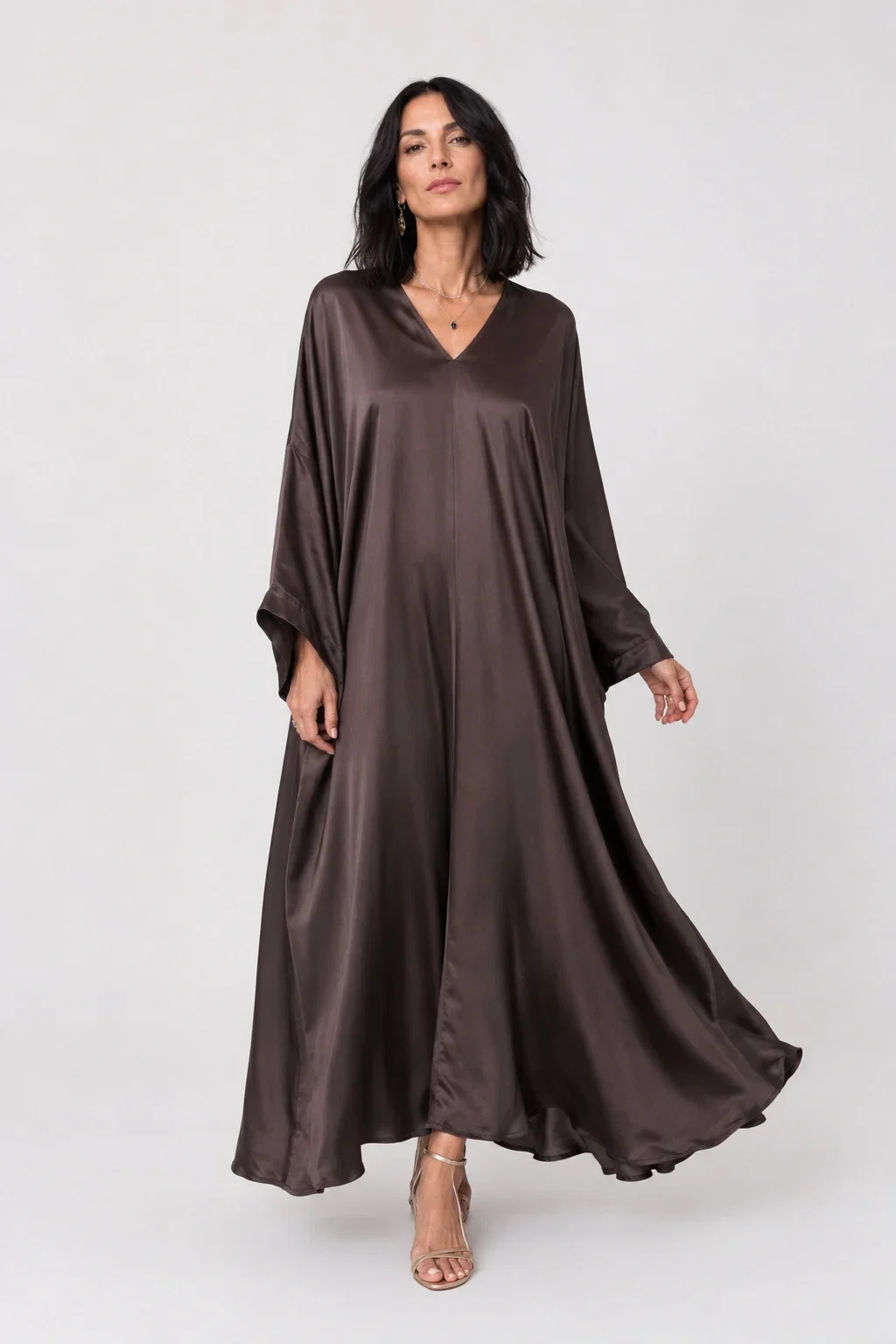 Shopika Rochie lunga tip caftan din satin cu matase si vascoza - maro ciocolatiu