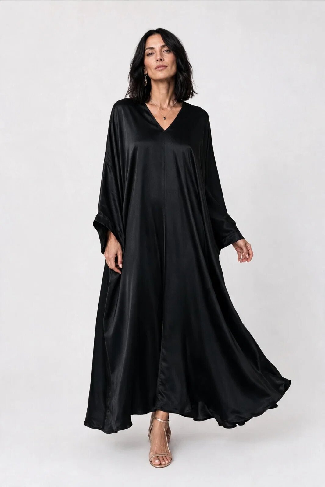 Shopika Rochie lunga tip caftan din satin cu matase si vascoza - neagra