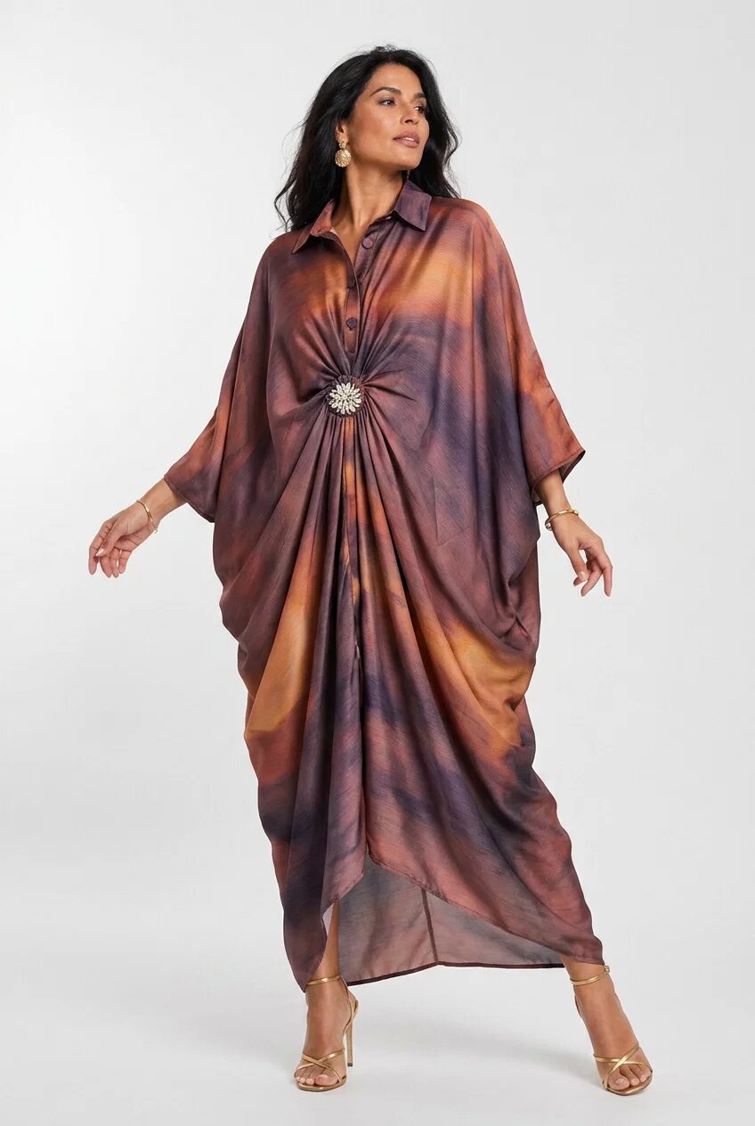 Shopika Rochie maxi tip caftan cu imprimeu abstract maro drapaj si brosa detasabila -