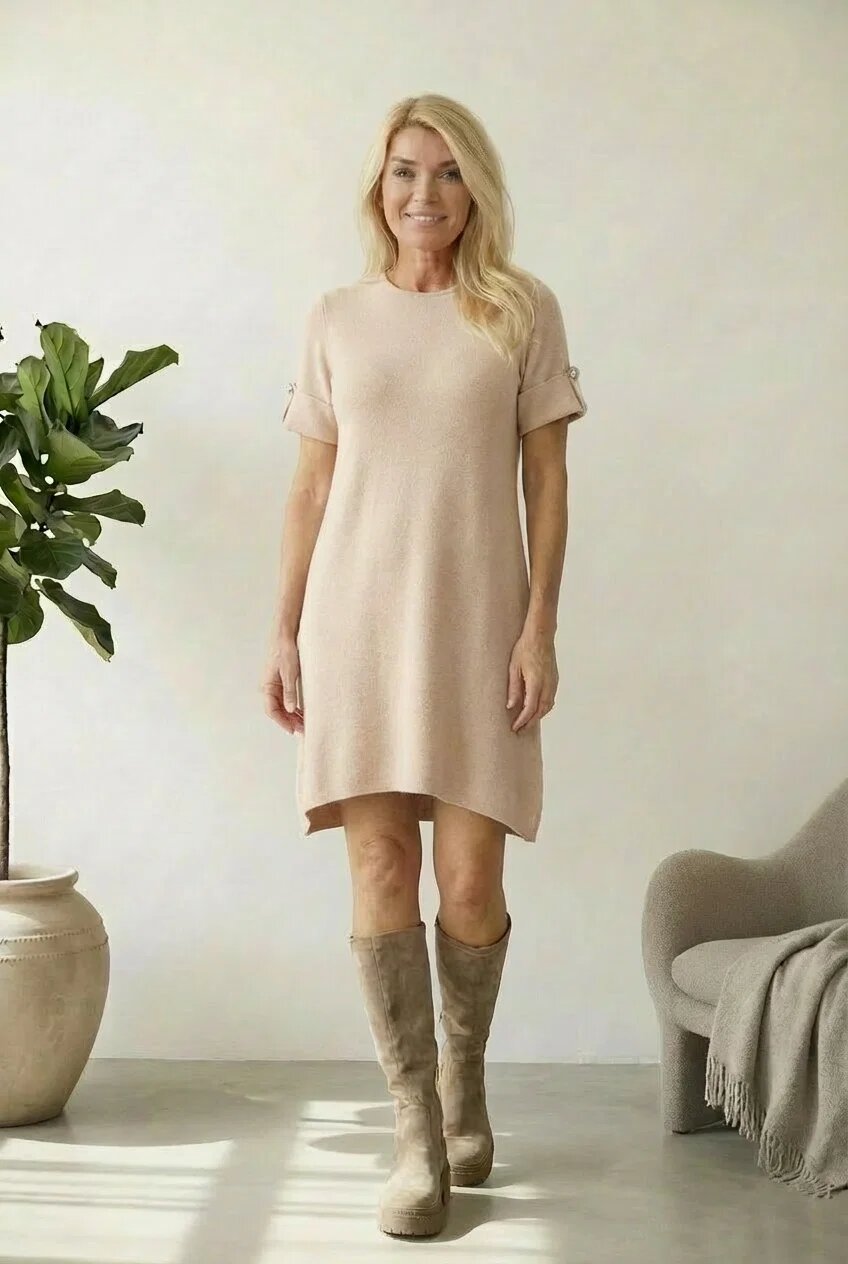 Shopika Rochie scurta A-line tricotata cu maneca scurta si nasture decorativ bej