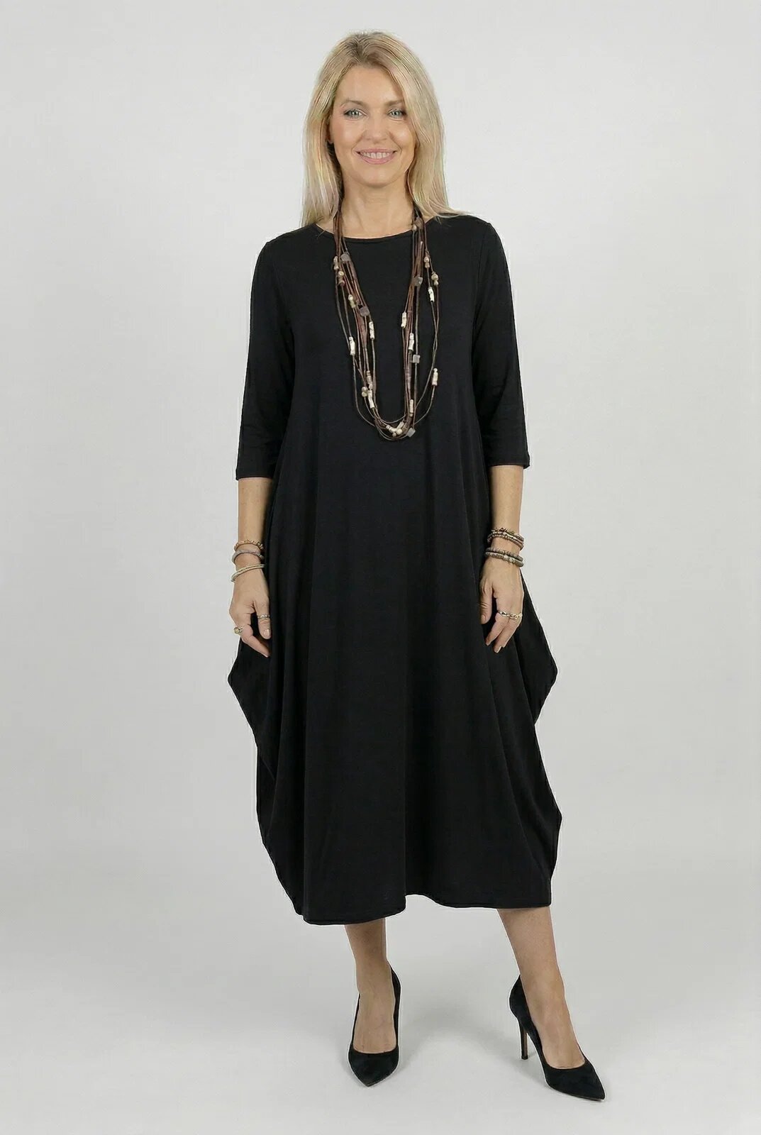 Shopika Romania Rochie lunga neagra cu colturi laterale croiala lejera si design minimalist din vascoza