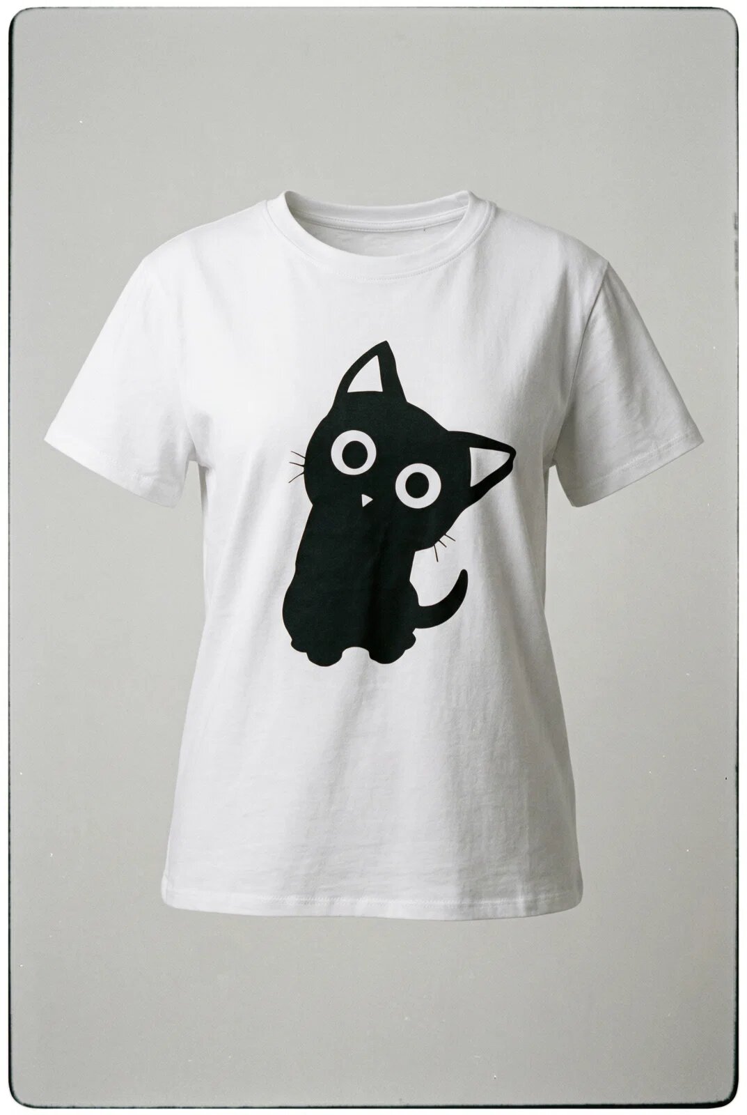 Shopika Tricou alb din bumbac cu imprimeu pisicuta neagra mirata marime mare