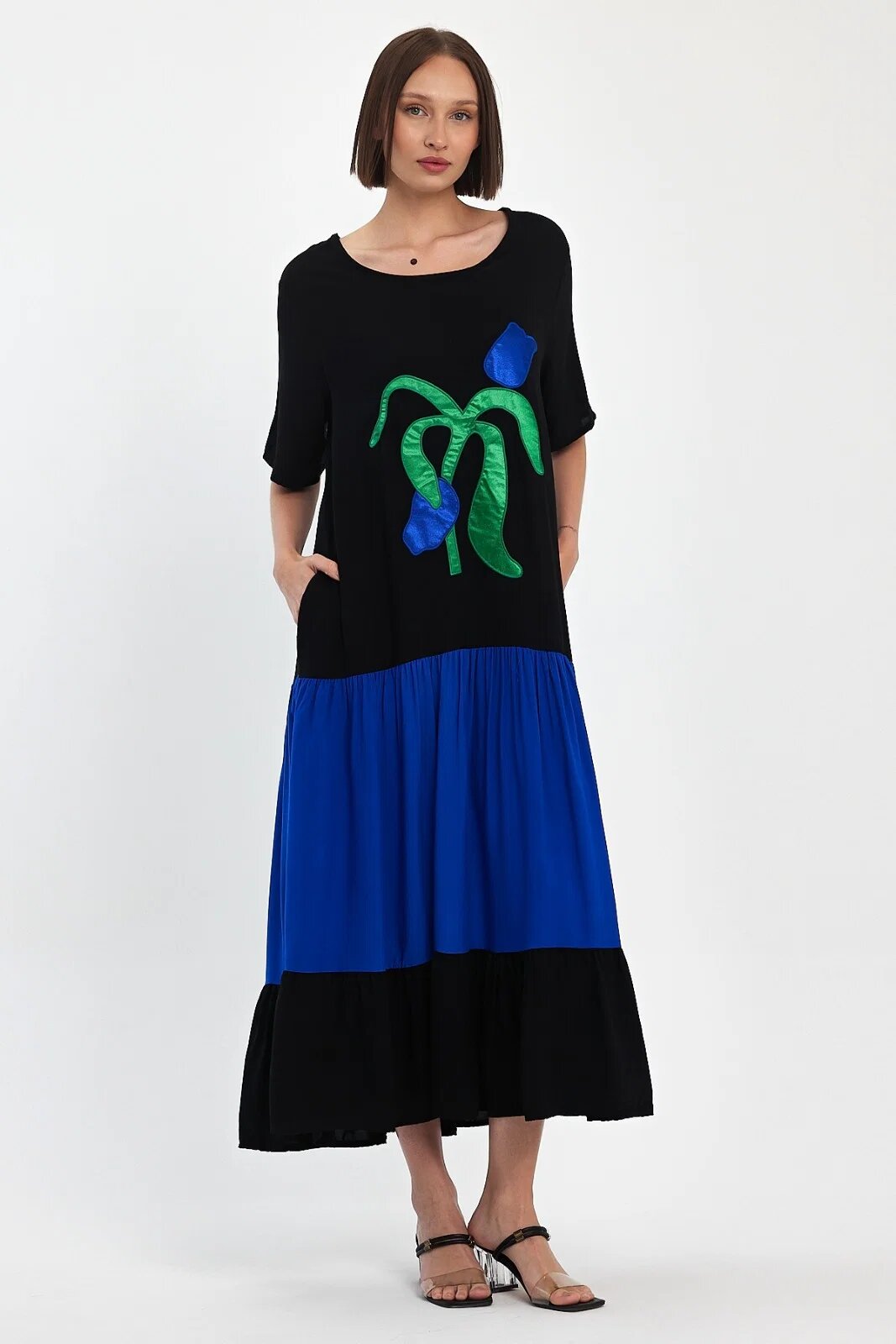 Vale Woman Rochie neagra cu volan albastru si aplicatie floare stilizata din vascoza