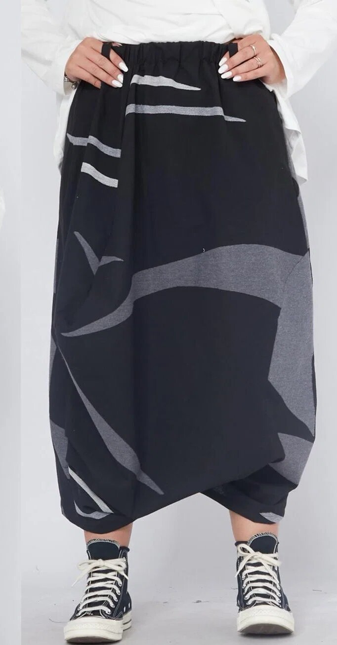 Wendy Trendy Fusta pantalon statement cu volum arhitectural si imprimeu geometric stil urban