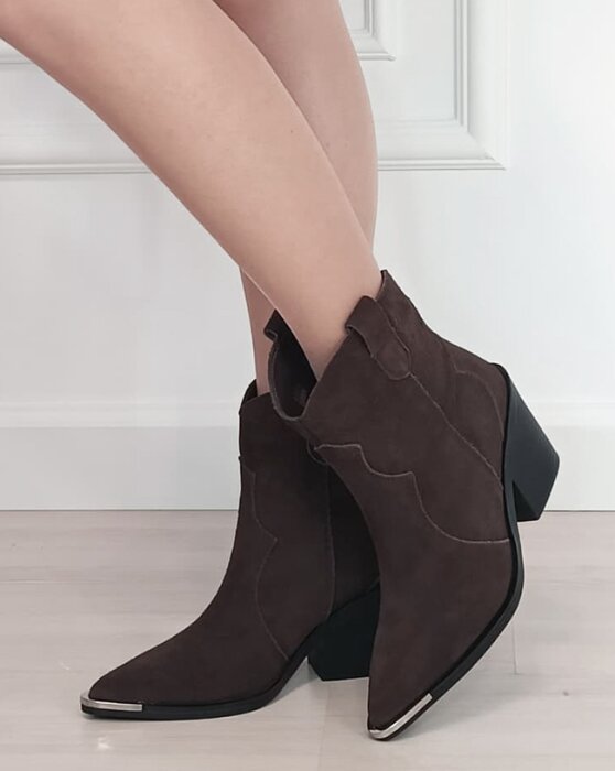 Ideal Shoes Cizme scurte maro din piele naturala cu toc comod 6397A 114