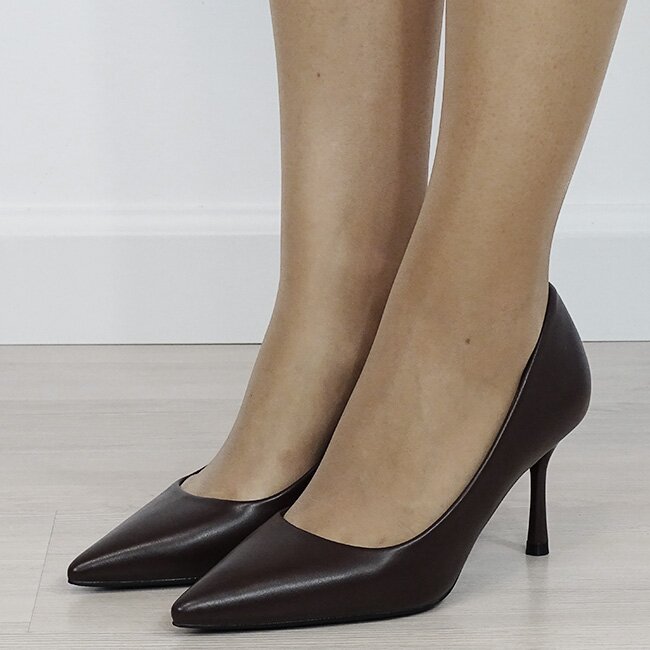 Ideal Shoes Pantofi resigilati eleganti maro de dama D-1295 M0