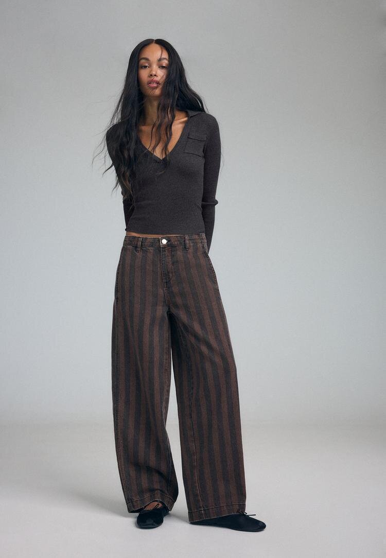 Stradivarius Pantaloni Barrel Cu Cusături Și Dungi Maro 38