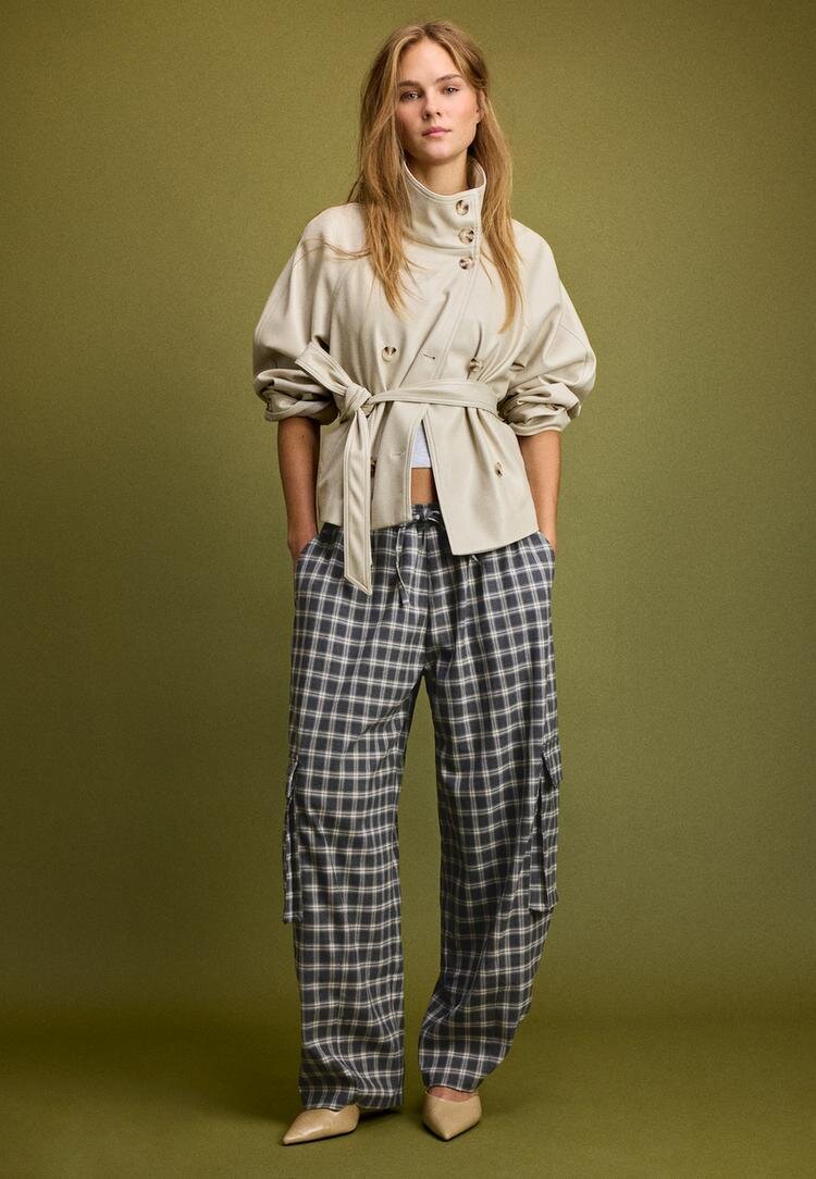 Stradivarius Pantaloni Cargo Eleganți În Carouri Gri Marengo S