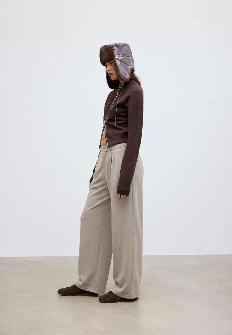 Stradivarius Pantaloni Cu Pense Și Textură Moale Bej S
