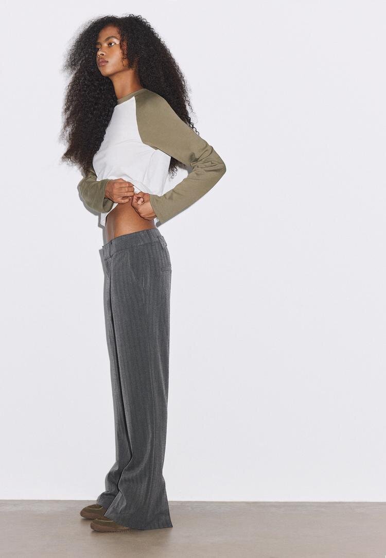 Stradivarius Pantaloni Eleganți Cu Detaliu La Spate Și Talie Joasă Gri 32