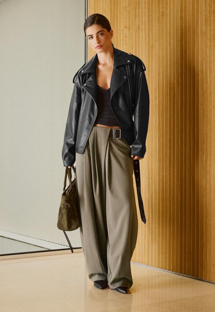 Stradivarius Pantaloni Eleganți Cu Pense Și Curea Kaki 42