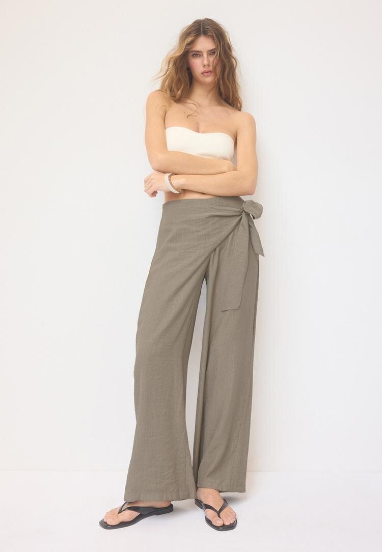 Stradivarius Pantaloni Fluizi Sarong Kaki S