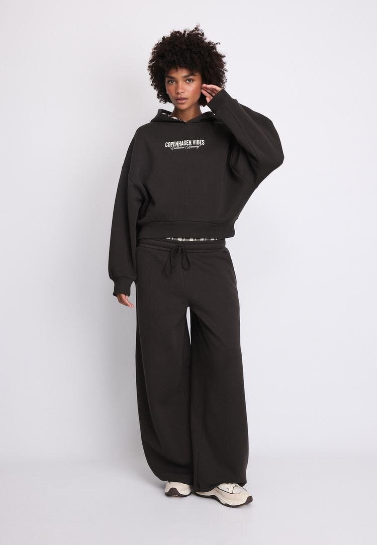 Stradivarius Pantaloni Jogger Cu Detaliu Tip Boxer Maro Xxs