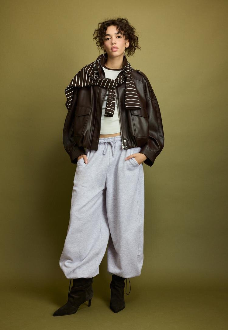 Stradivarius Pantaloni Jogger Din Felpa Cu Opritoare Gri Melanj Xxs