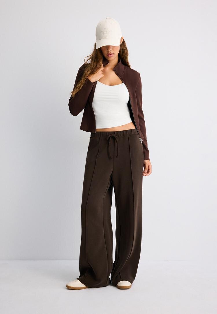 Stradivarius Pantaloni Jogger Largi Cu Nervură Și Textură Moale Maro Xxs